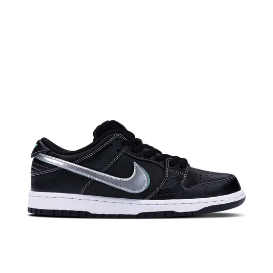 NIKE DUNK LOW SB DIAMOND SUPPLY BLACK UK9 (USED)