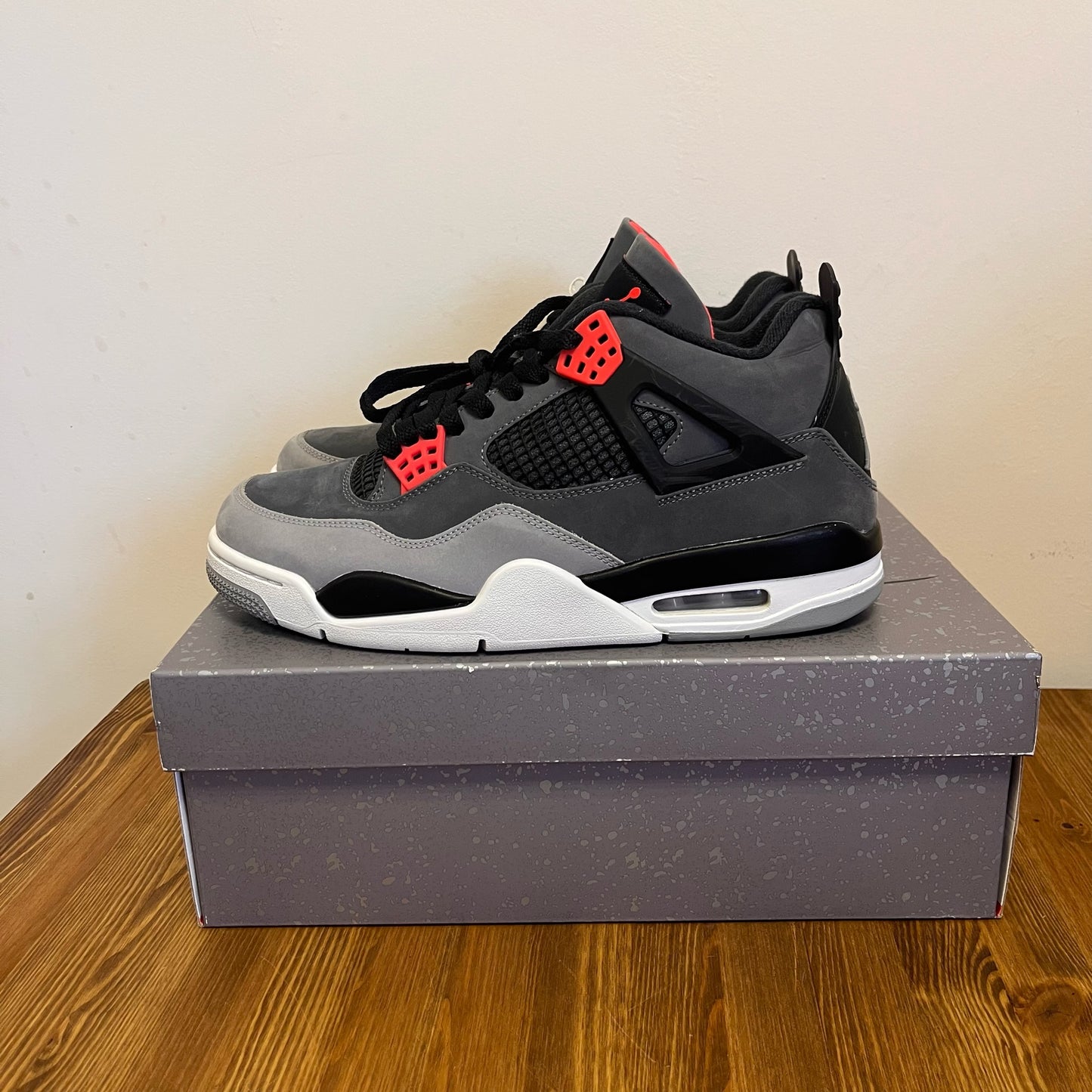 AIR JORDAN 4 INFRARED UK8 (USED)