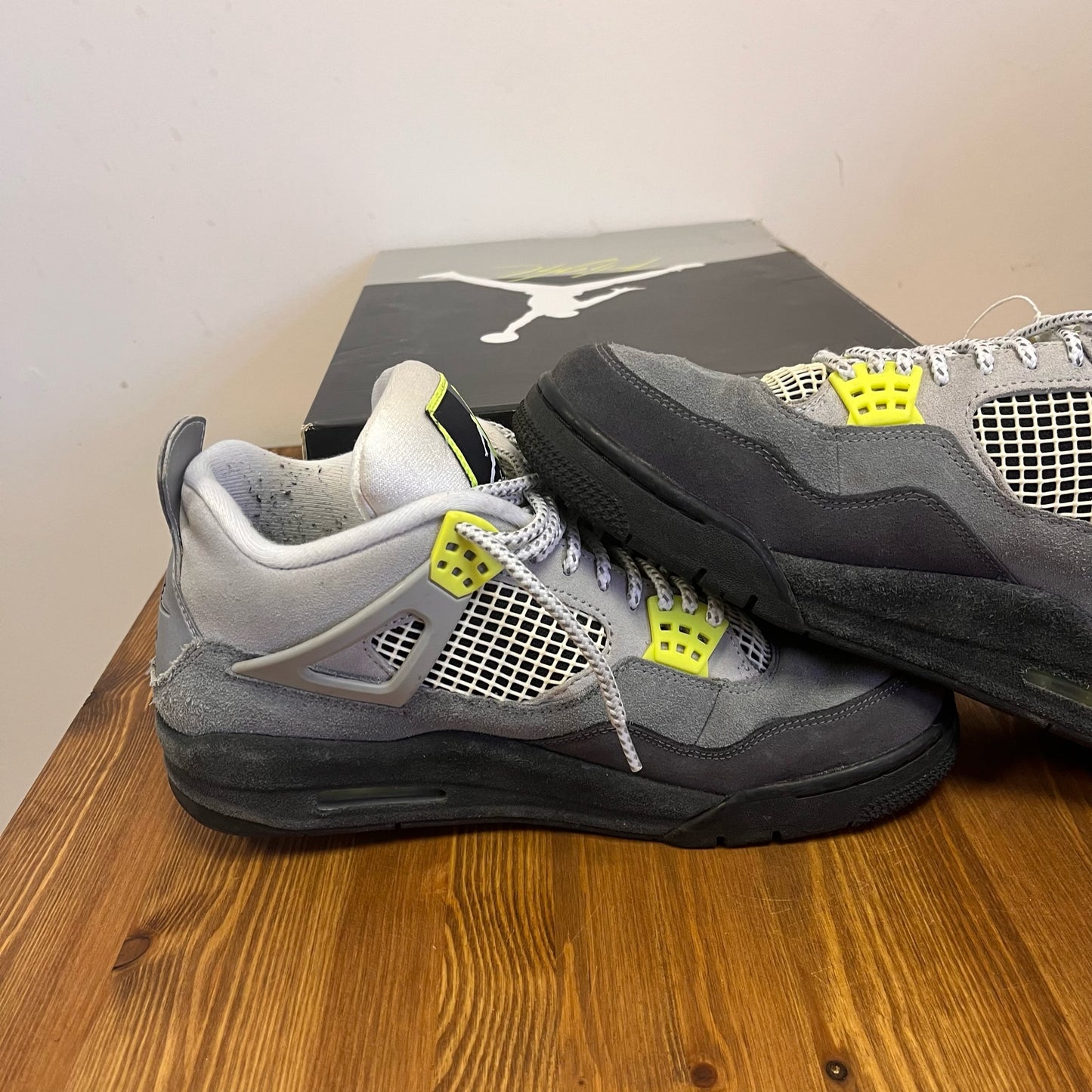 AIR JORDAN 4 NEON 95 UK8.5 (USED)