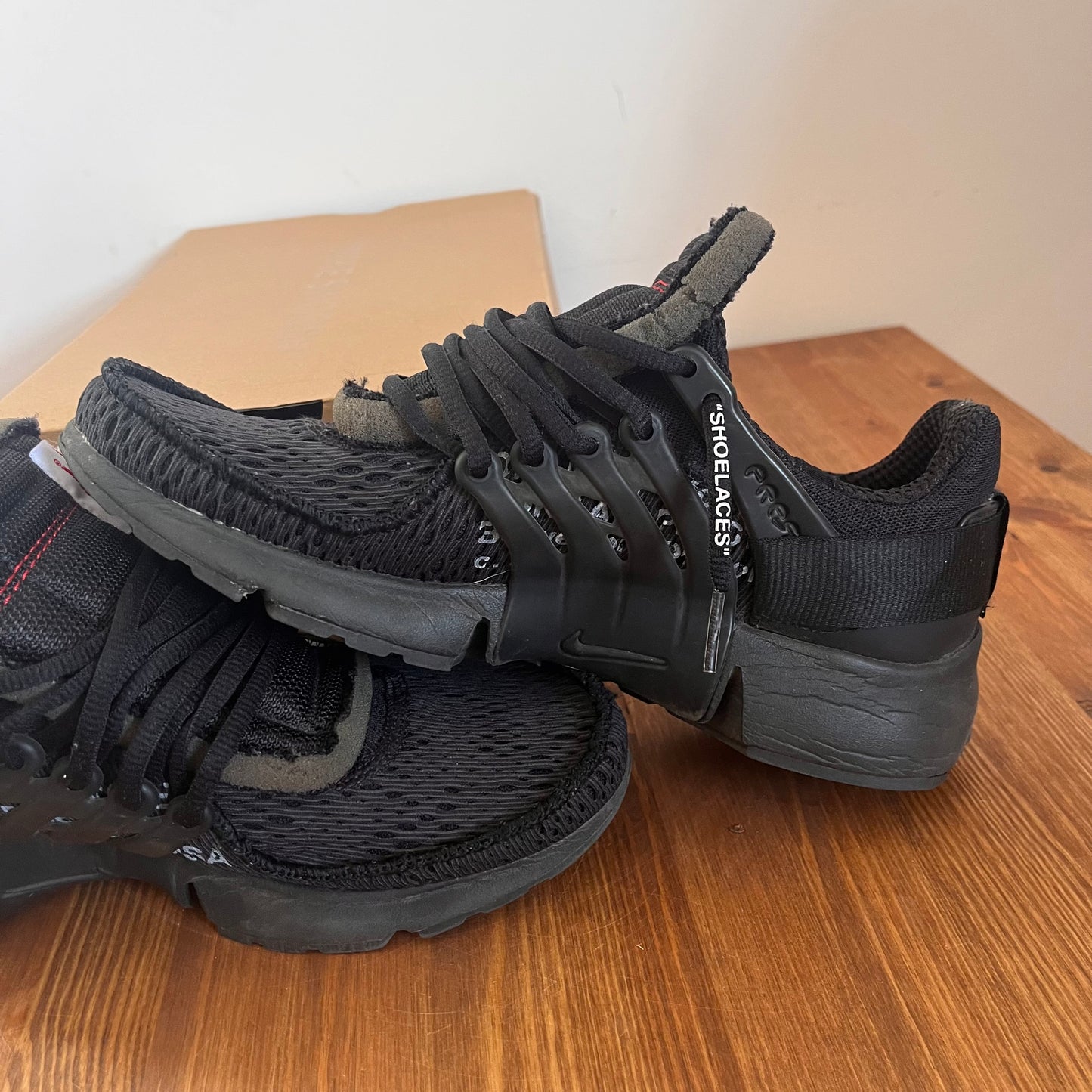 OFF-WHITE X NIKE AIR PRESTO BLACK UK6 (USED)