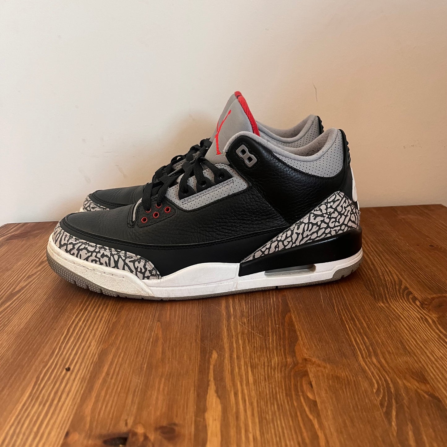 AIR JORDAN 3 BLACK CEMENT UK7.5 (USED)