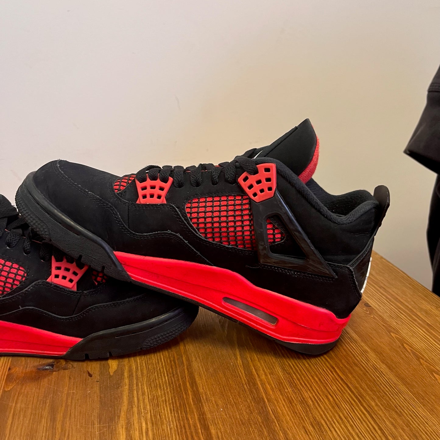 AIR JORDAN 4 RED THUNDER UK8 (USED)