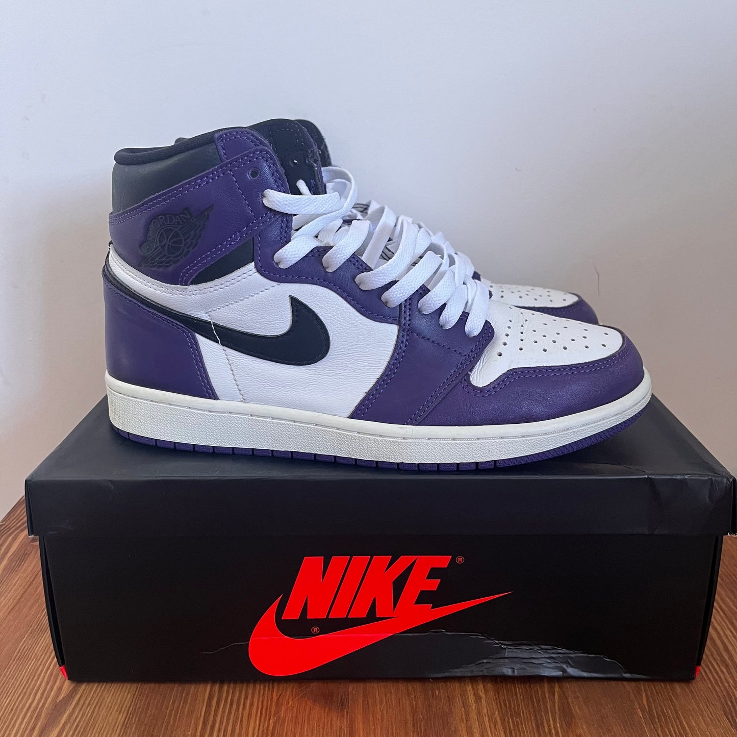 AIR JORDAN 1 HIGH COURT PURPLE UK8 (USED)