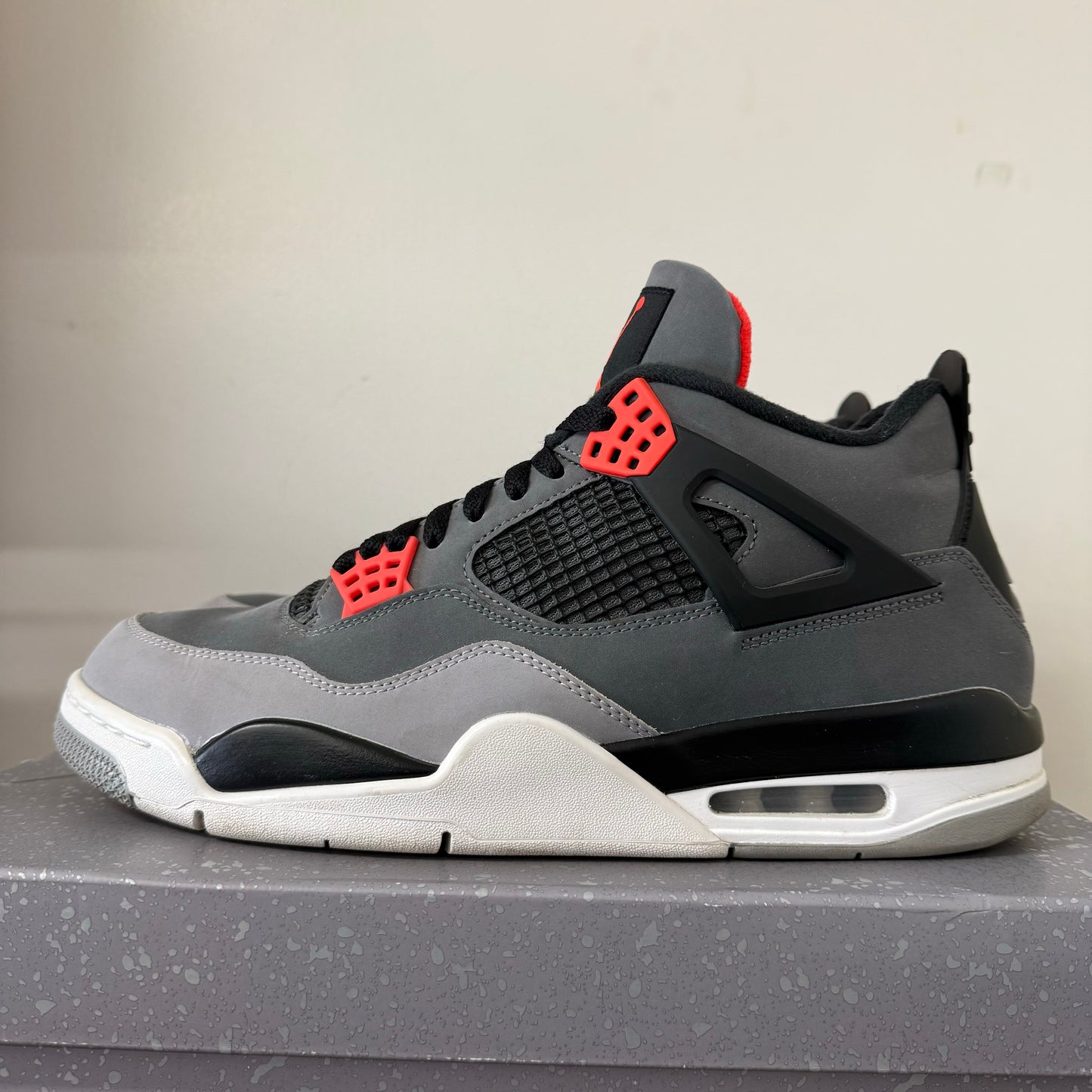 AIR JORDAN 4 INFRARED UK10 (USED)