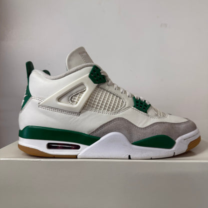 AIR JORDAN 4 SB PINE GREEN UK7.5 (USED)