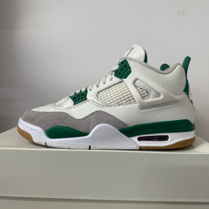 AIR JORDAN 4 SB PINE GREEN UK7.5 (USED)