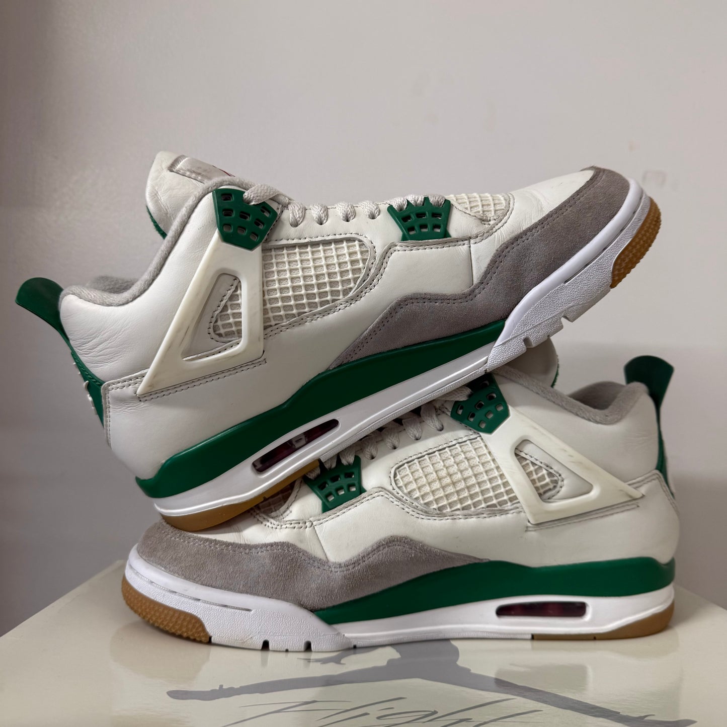 AIR JORDAN 4 SB PINE GREEN UK7.5 (USED)