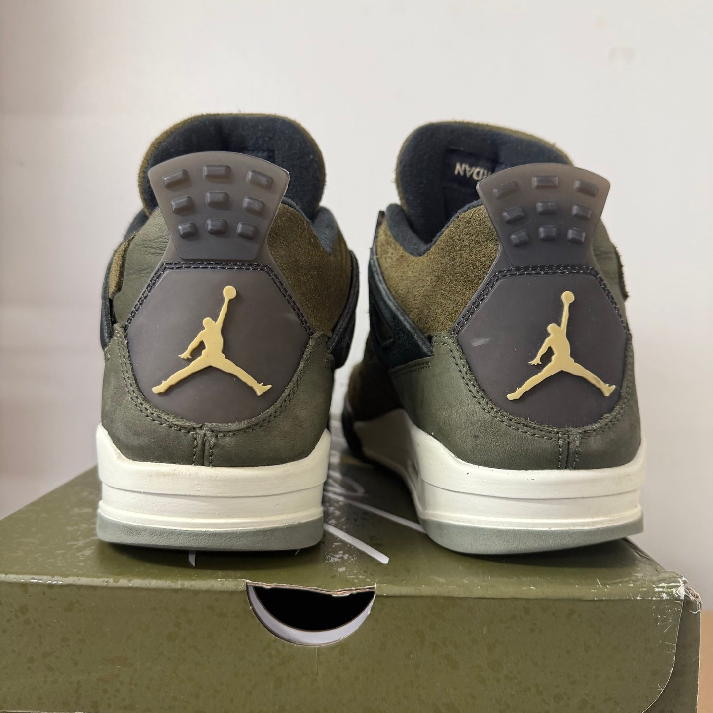 AIR JORDAN 4 CRAFT OLIVE UK7 (USED)