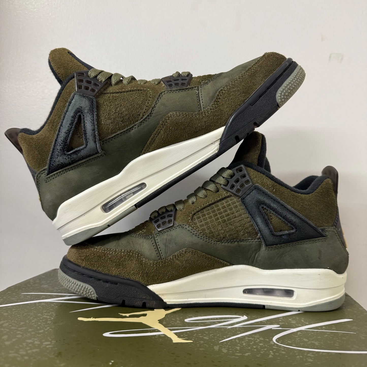 AIR JORDAN 4 CRAFT OLIVE UK7 (USED)