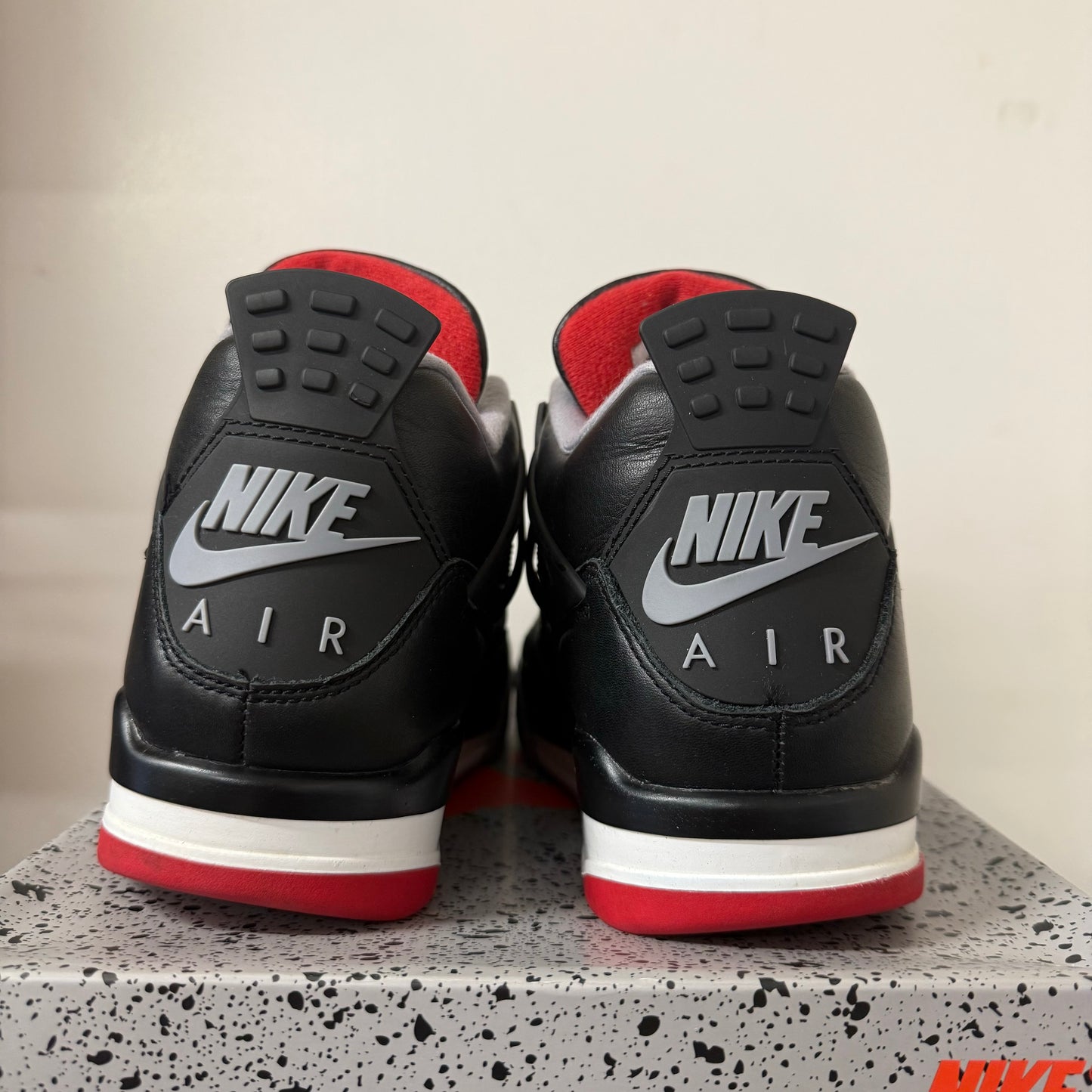 AIR JORDAN 4 BRED REIMAGINED UK6.5 (USED)