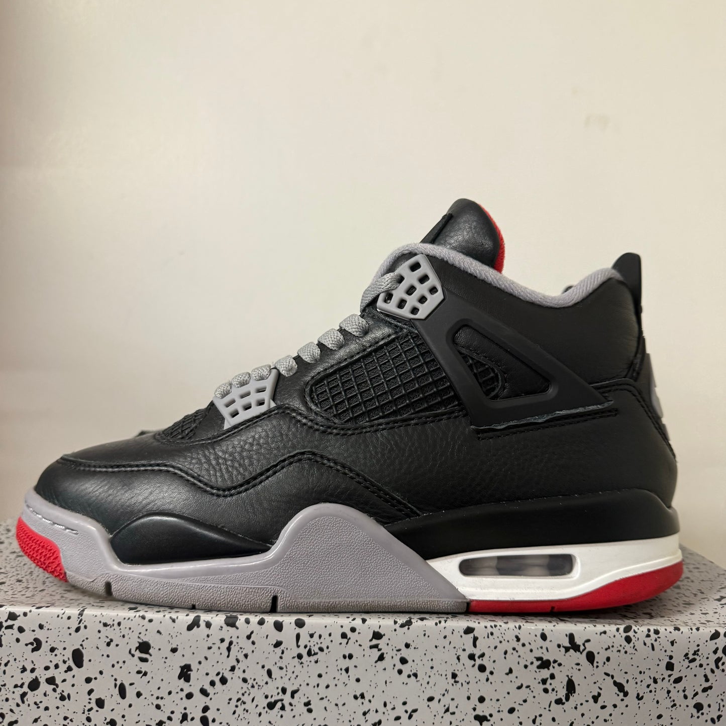 AIR JORDAN 4 BRED REIMAGINED UK6.5 (USED)