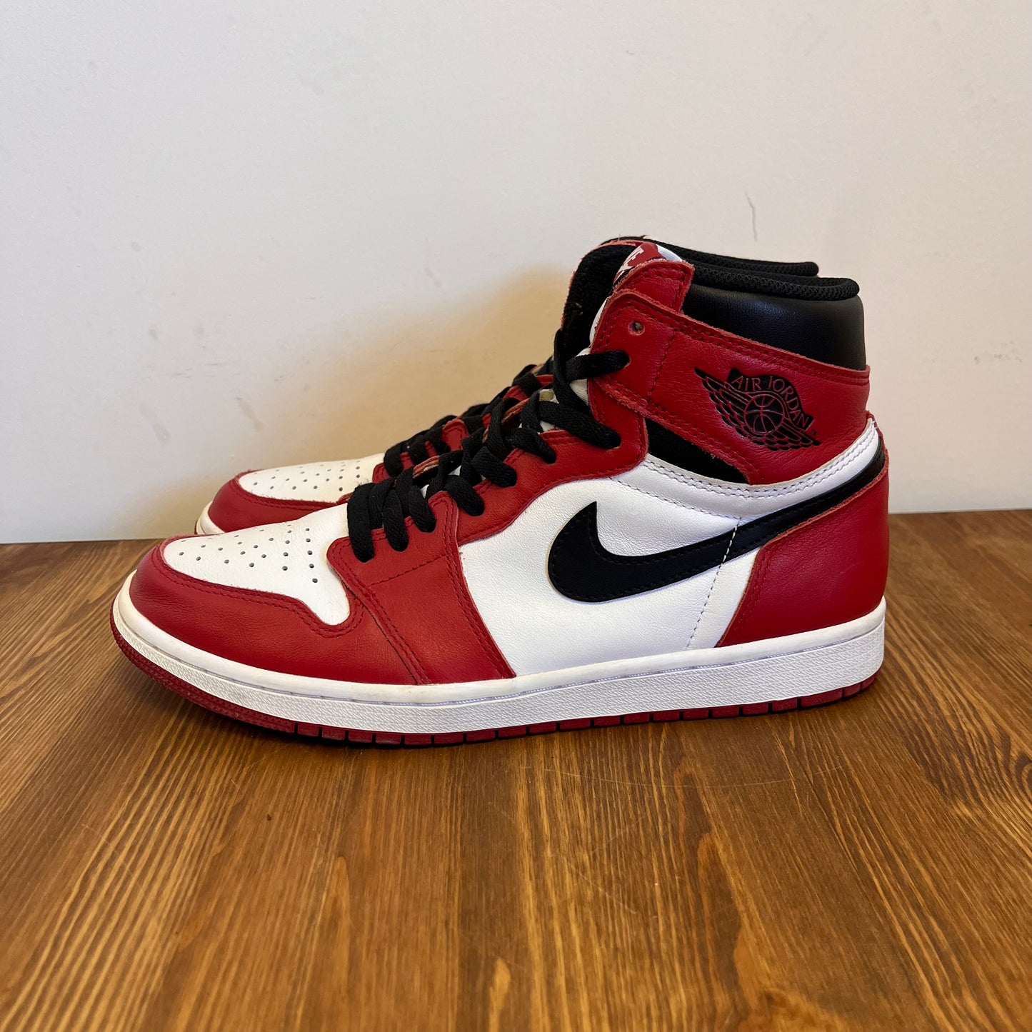 AIR JORDAN 1 HIGH CHICAGO 2015 UK9 (USED)