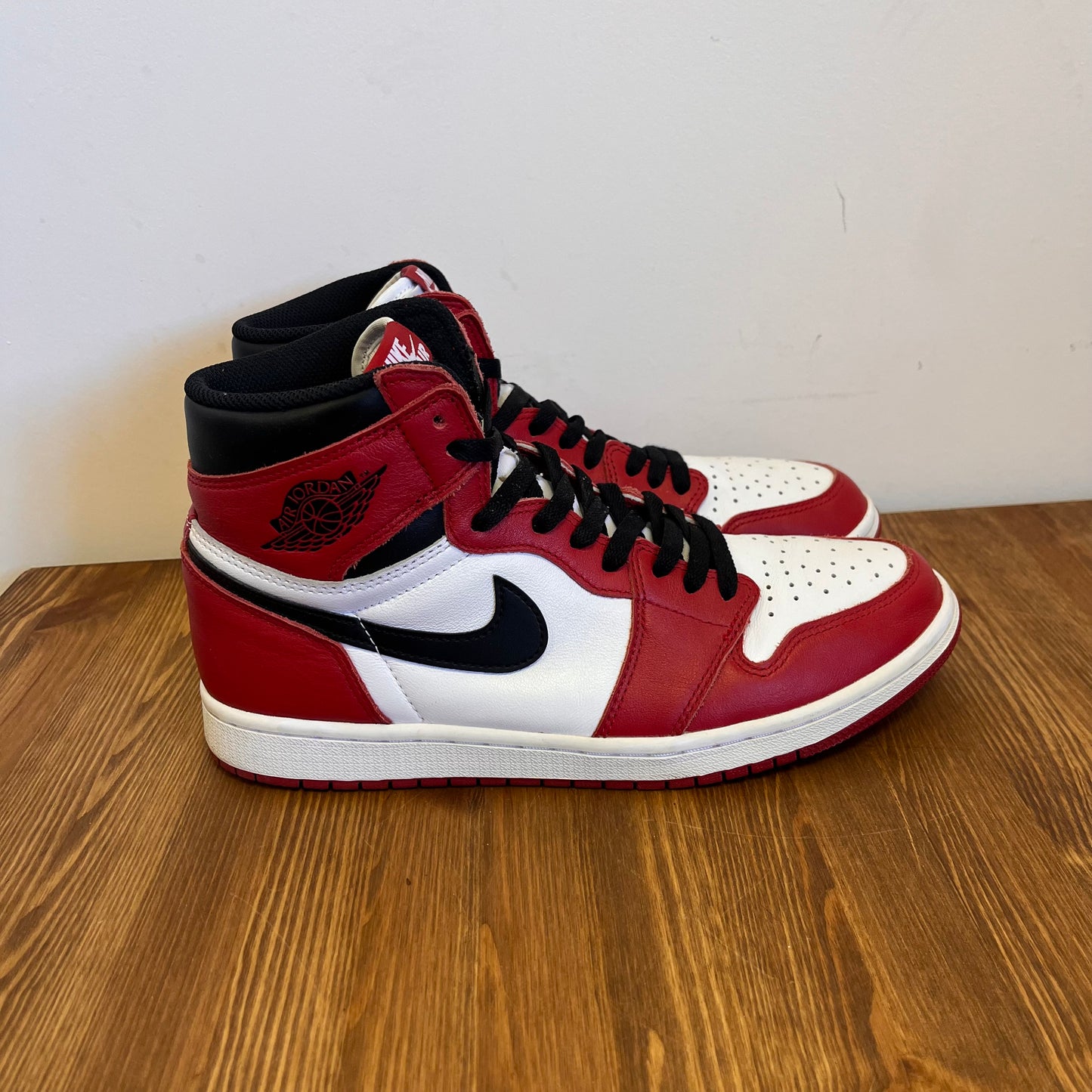 AIR JORDAN 1 HIGH CHICAGO 2015 UK9 (USED)