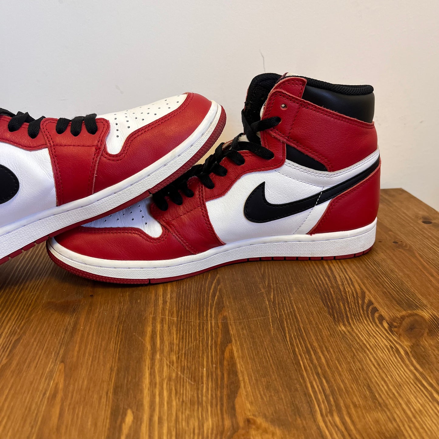 AIR JORDAN 1 HIGH CHICAGO 2015 UK9 (USED)