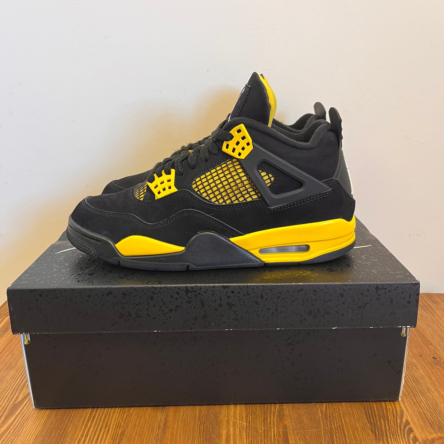 AIR JORDAN 4 YELLOW THUNDER UK7 (USED)