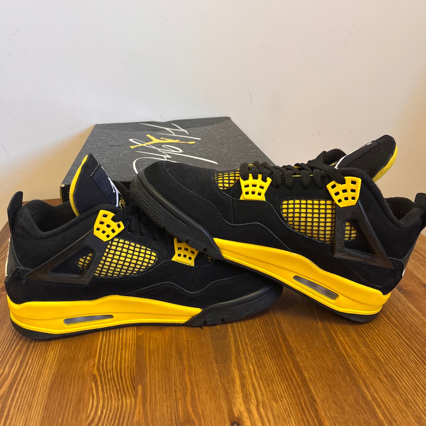 AIR JORDAN 4 YELLOW THUNDER UK7 (USED)