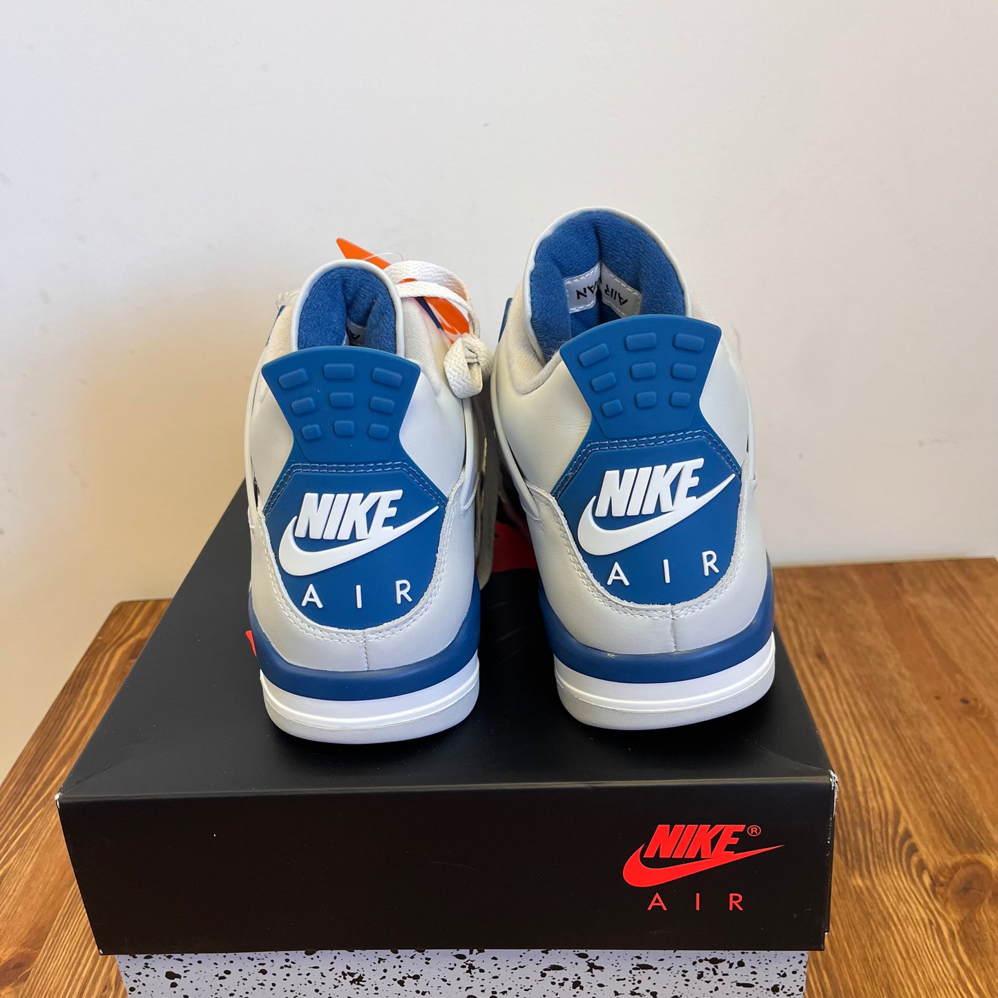 AIR JORDAN 4 INDUSTRIAL BLUE UK9 (NEW)