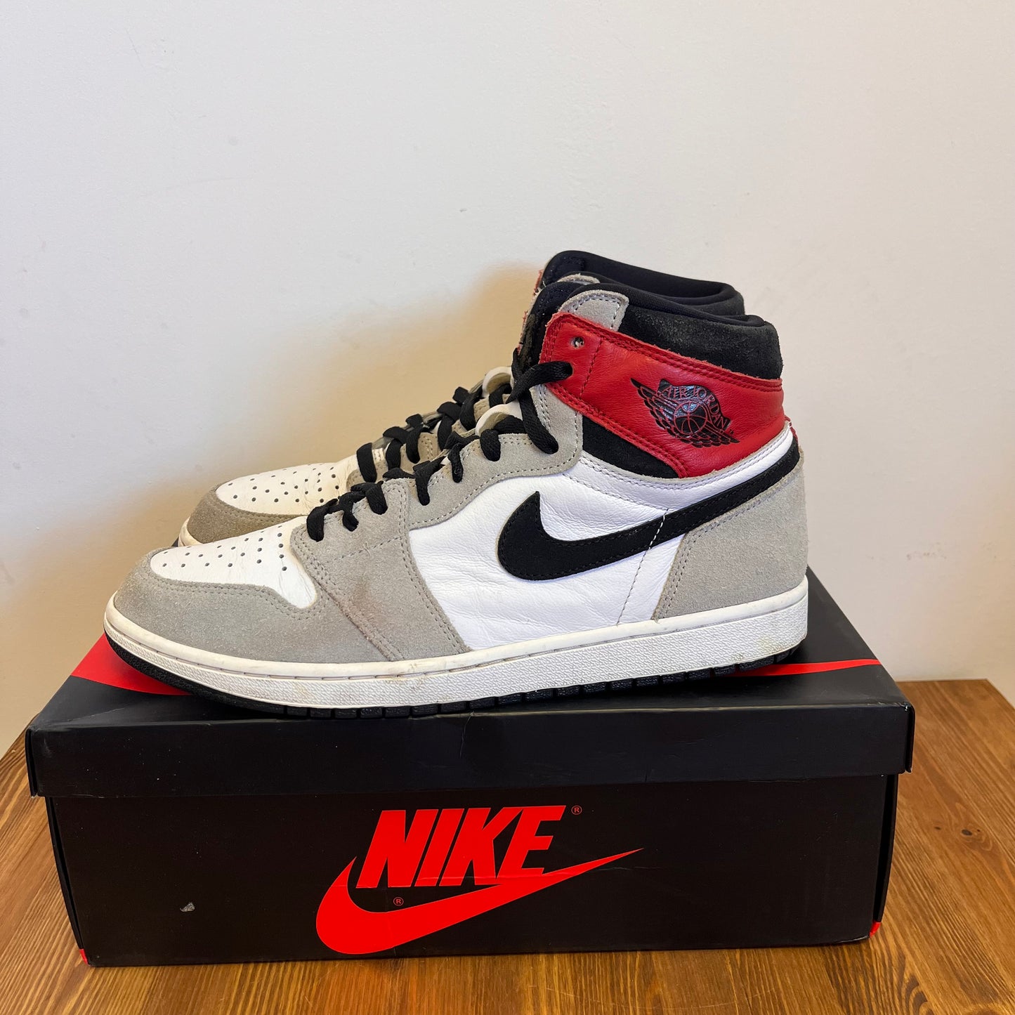 AIR JORDAN 1 HIGH LIGHT SMOKE GREY UK10.5 (USED)