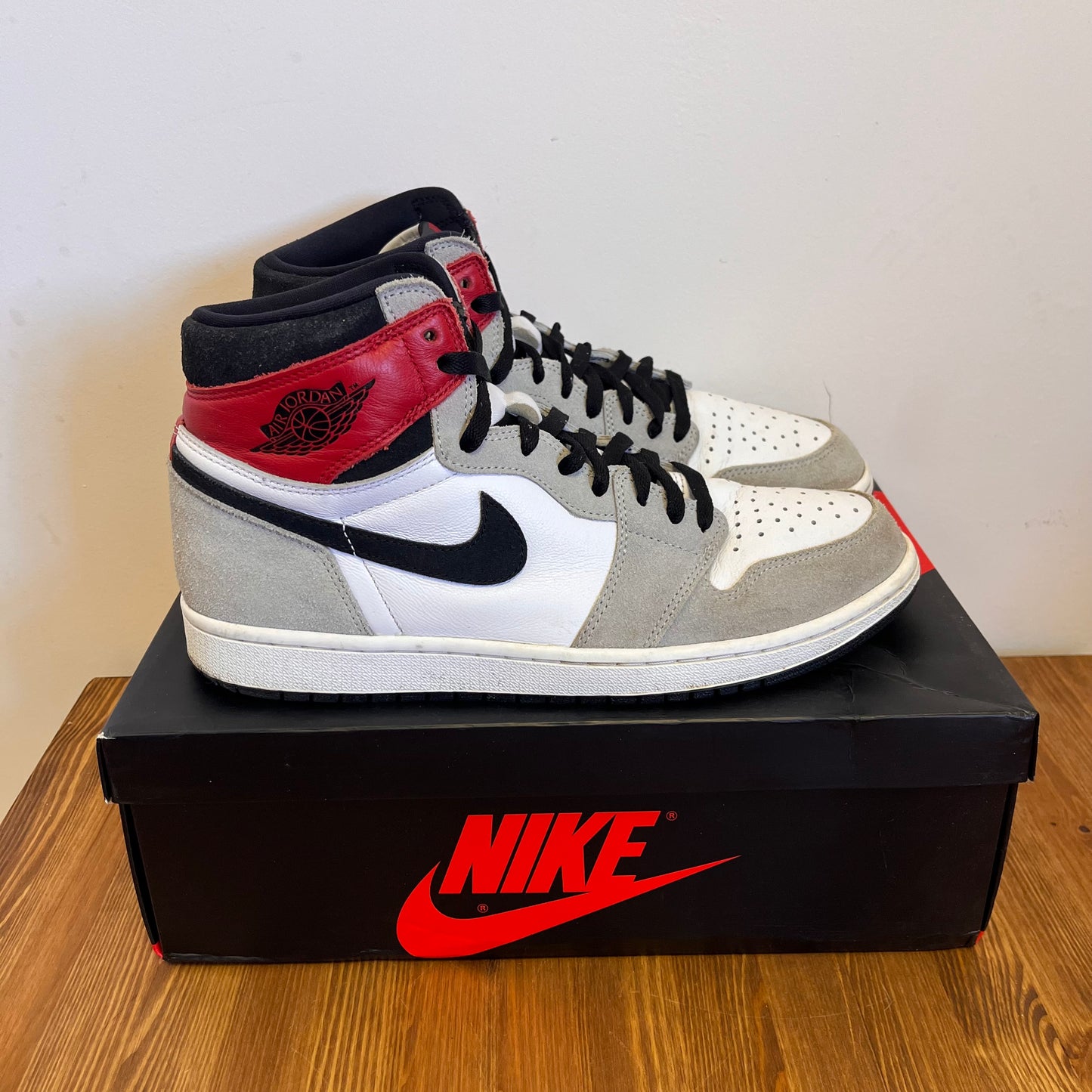 AIR JORDAN 1 HIGH LIGHT SMOKE GREY UK10.5 (USED)