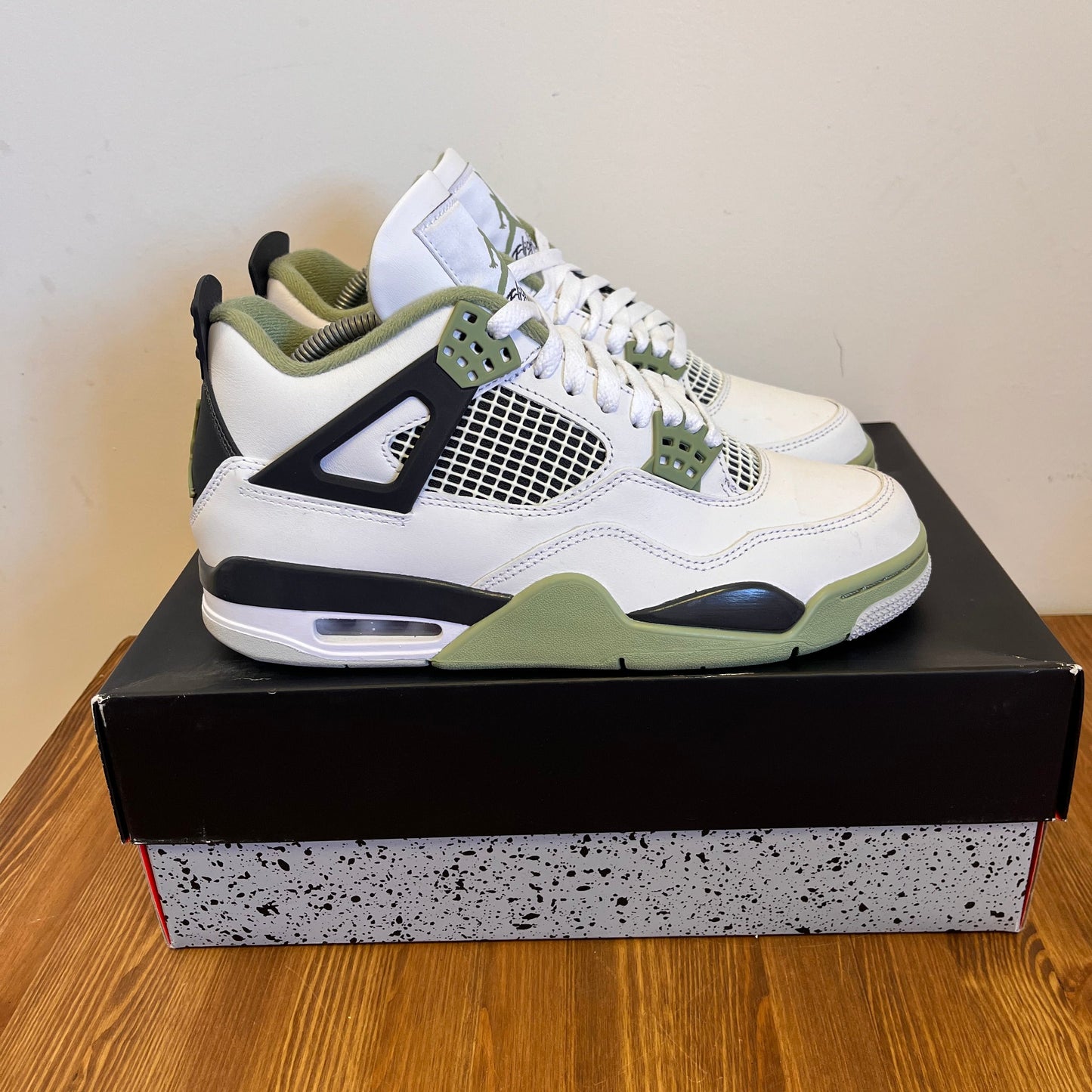 AIR JORDAN 4 SEAFOAM (W) UK7 (USED)