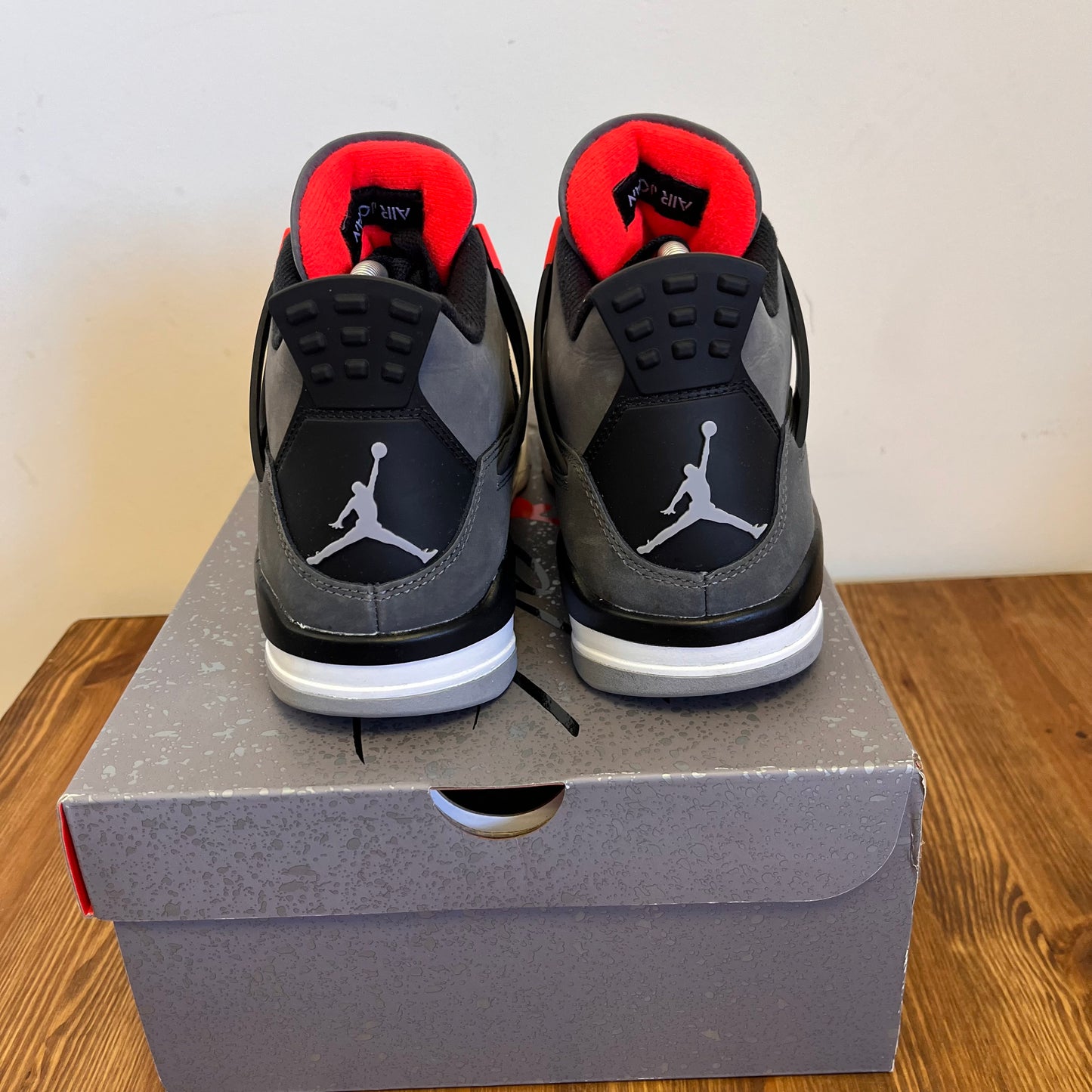 AIR JORDAN 4 INFRARED UK7 (USED)