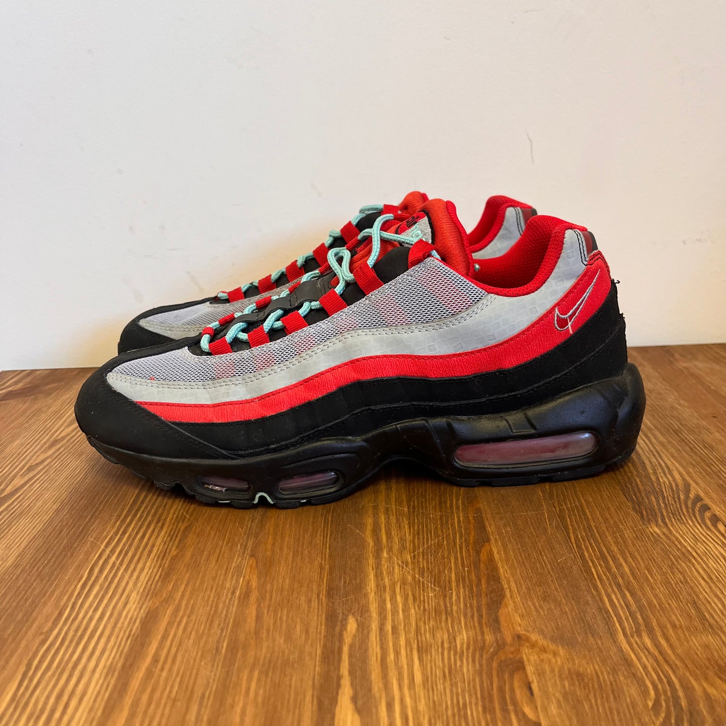 NIKE AIR MAX 95 LIVERPOOL FC UK10 (USED)