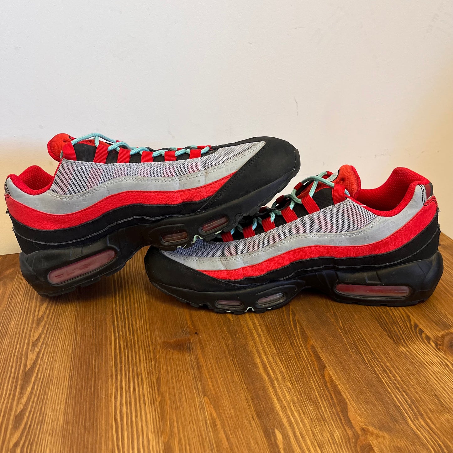 NIKE AIR MAX 95 LIVERPOOL FC UK10 (USED)