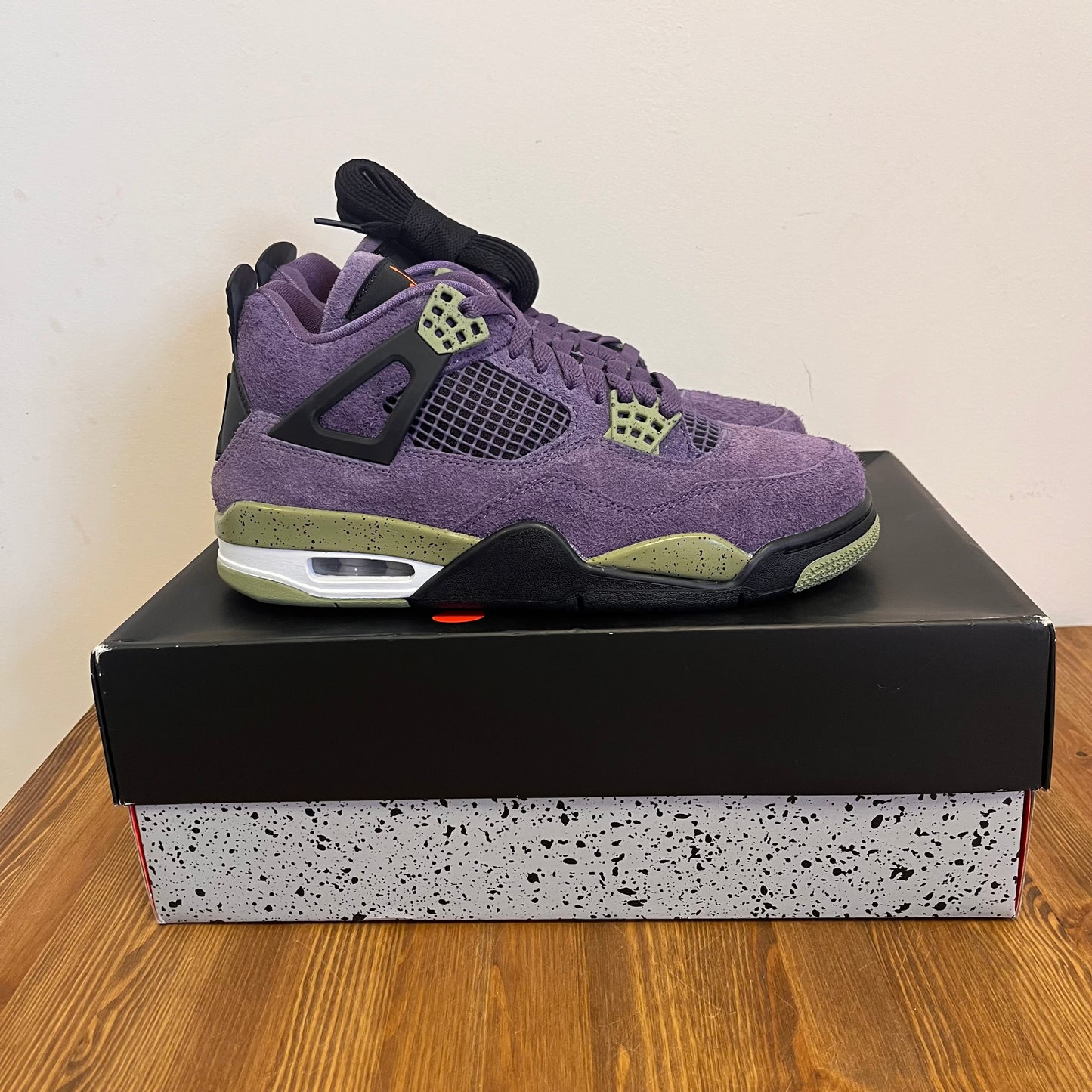 AIR JORDAN 4 CANYON PURPLE (W) UK6.5 (NEW)