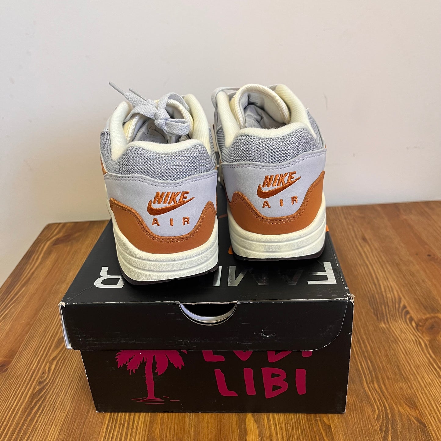 NIKE AIR MAX 1 PATTA MONARCH UK8 (NEW)