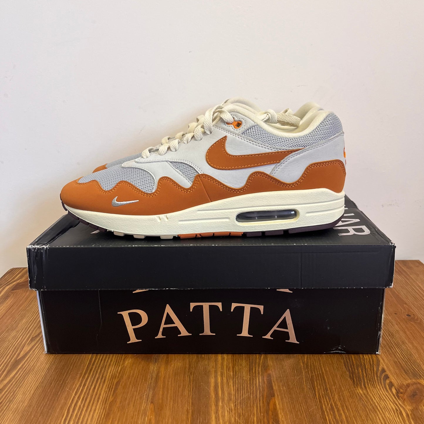 NIKE AIR MAX 1 PATTA MONARCH UK9.5 (NEW)