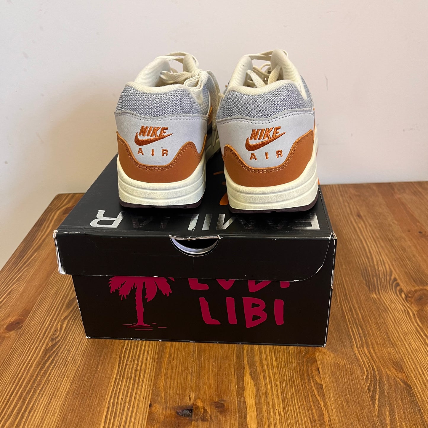 NIKE AIR MAX 1 PATTA MONARCH UK9.5 (NEW)