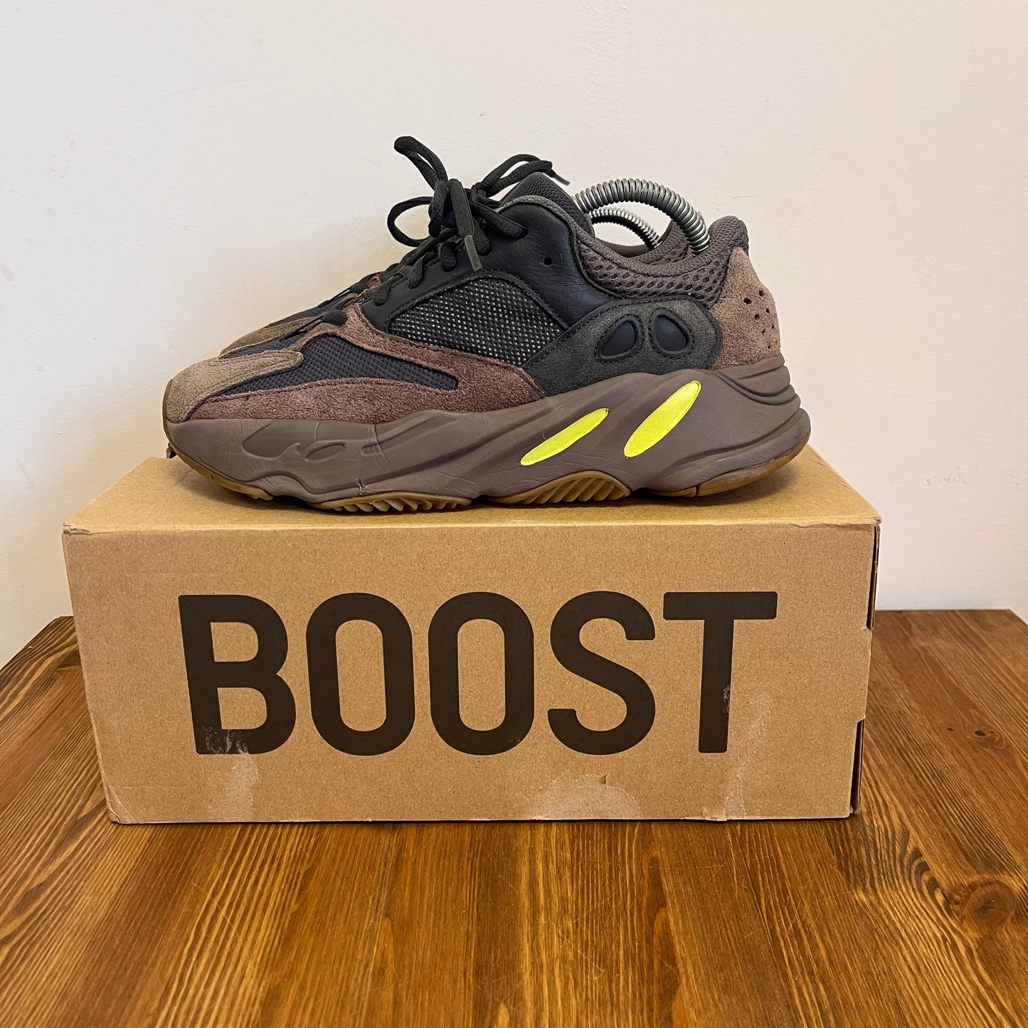 YEEZY BOOST 700 MAUVE UK7 (USED)