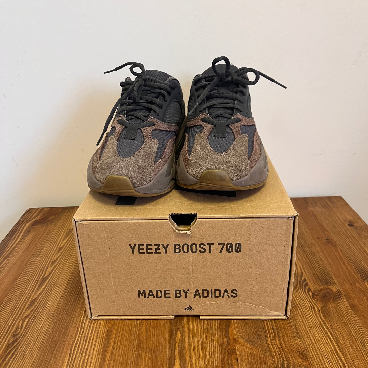 YEEZY BOOST 700 MAUVE UK7 (USED)