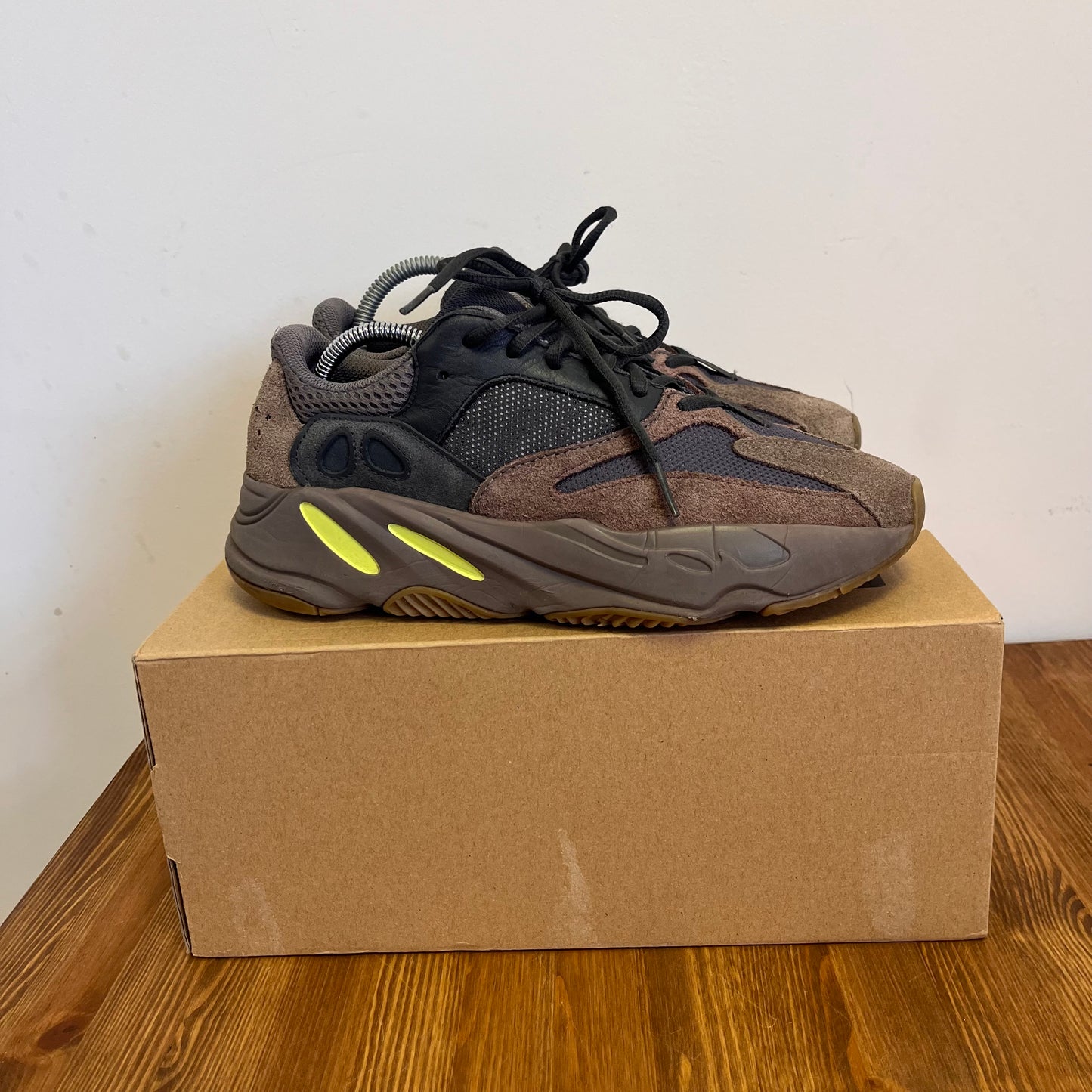 YEEZY BOOST 700 MAUVE UK7 (USED)