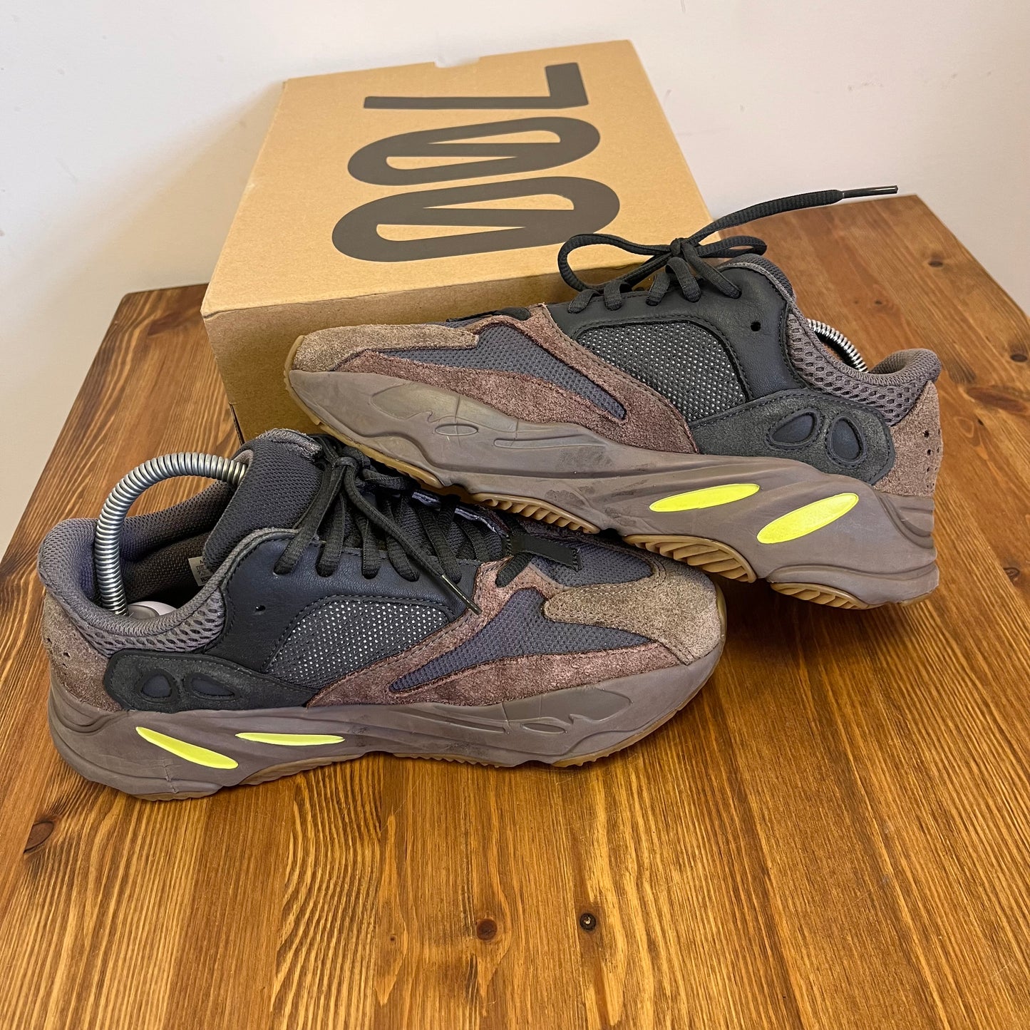 YEEZY BOOST 700 MAUVE UK7 (USED)