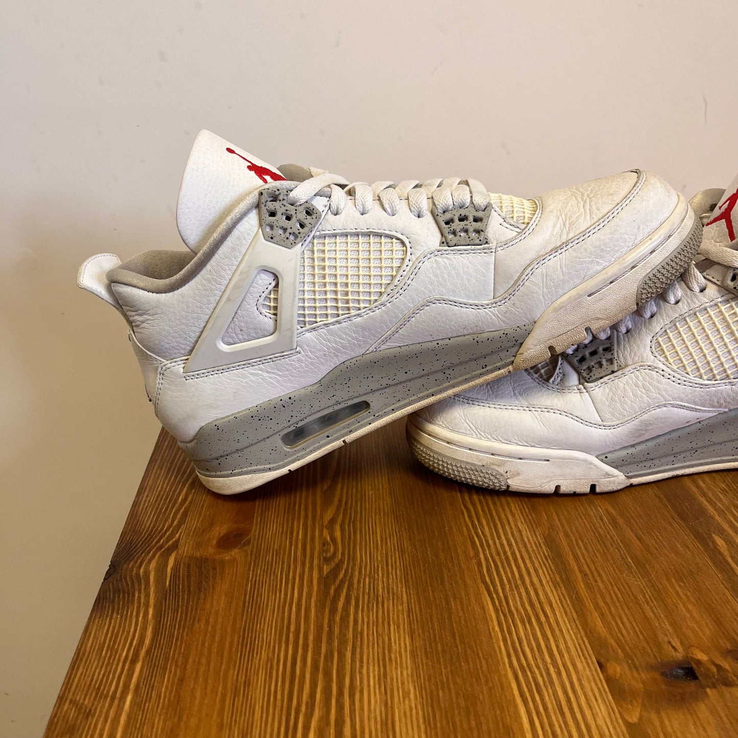 AIR JORDAN 4 WHITE OREO UK9 (USED)