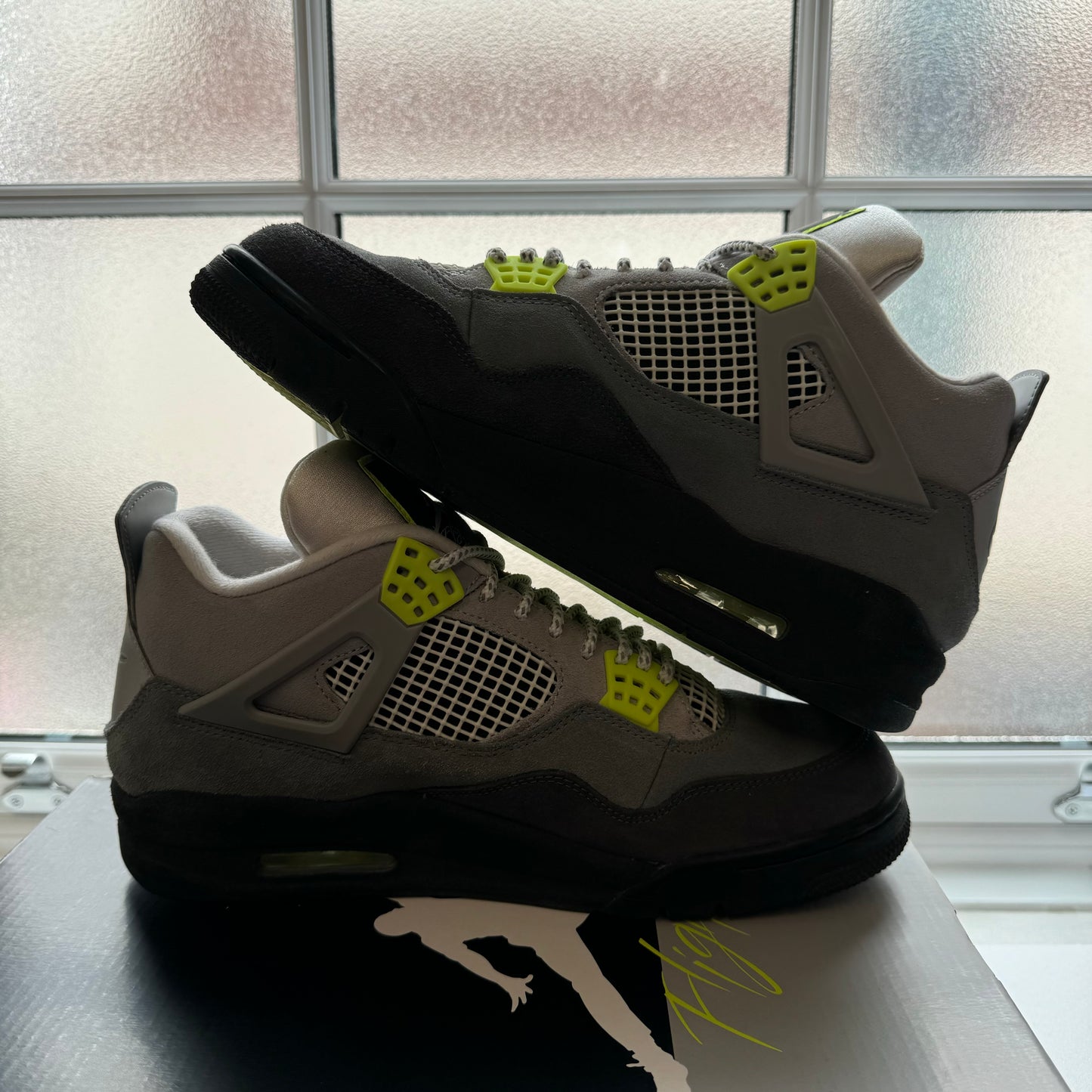 AIR JORDAN 4 NEON 95 UK9 (USED)