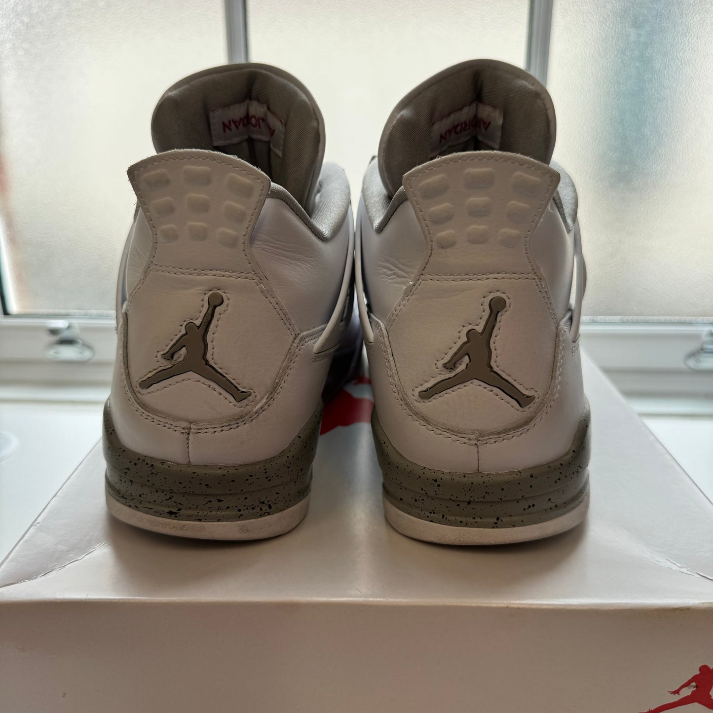 AIR JORDAN 4 WHITE OREO UK9 (USED)