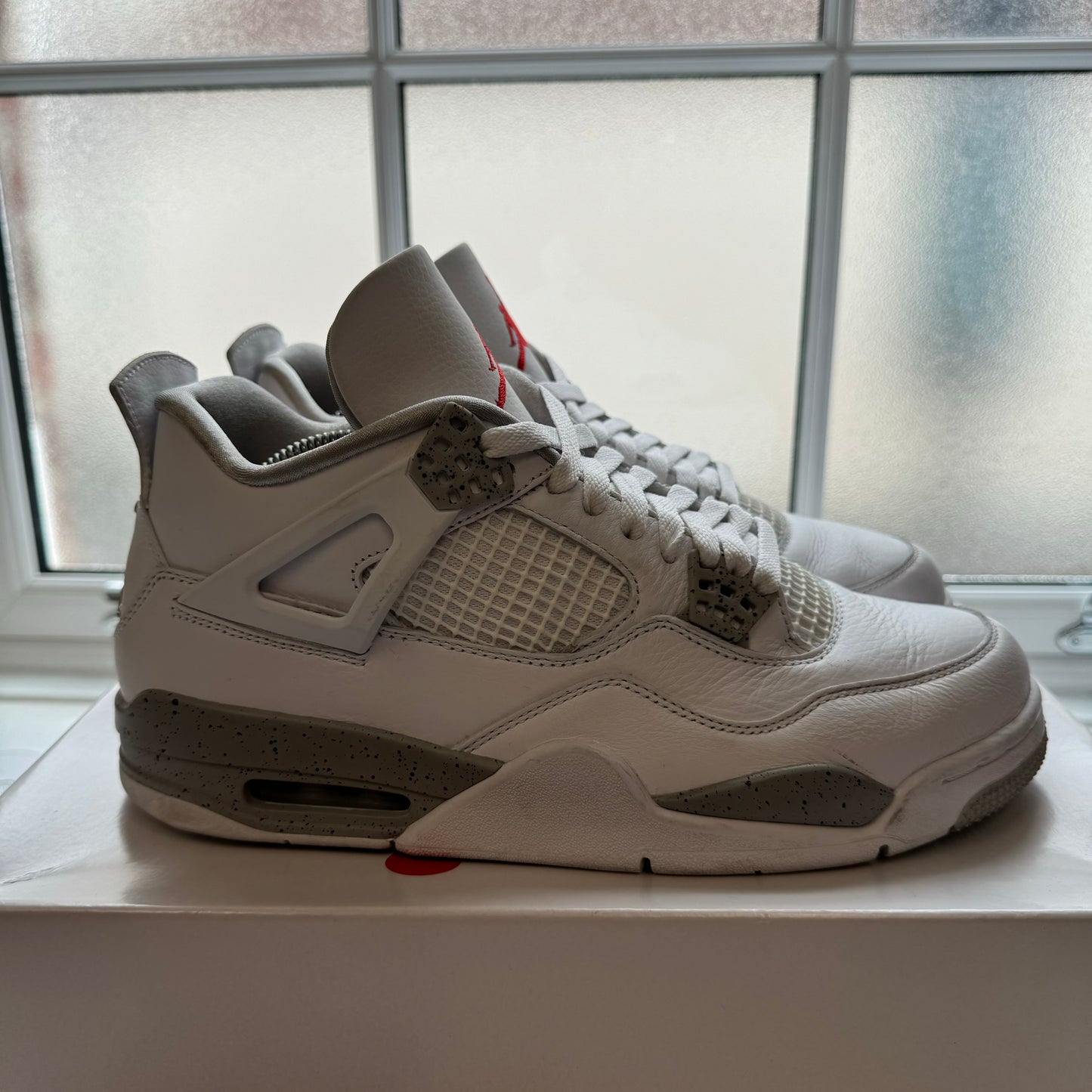 AIR JORDAN 4 WHITE OREO UK9 (USED)