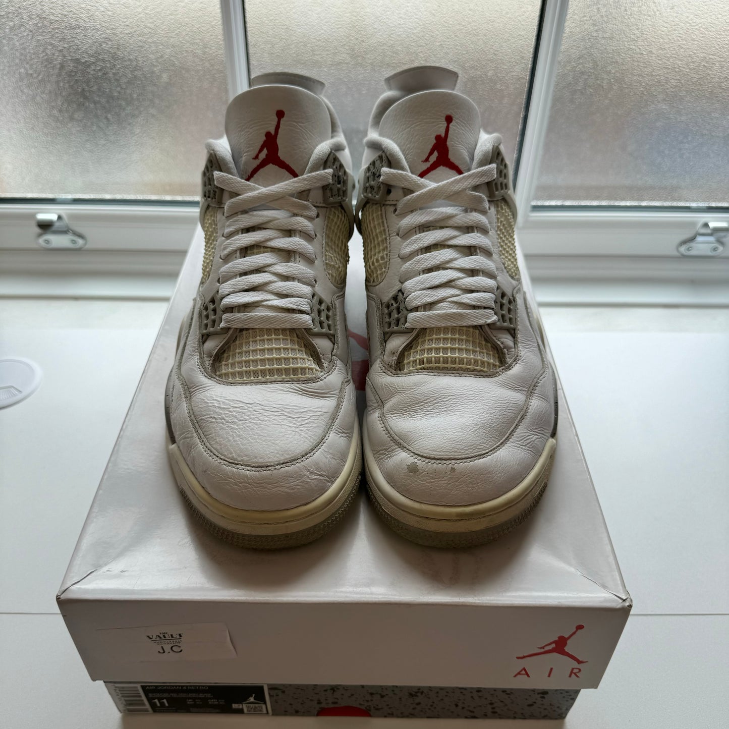 AIR JORDAN 4 WHITE OREO UK10 (USED)