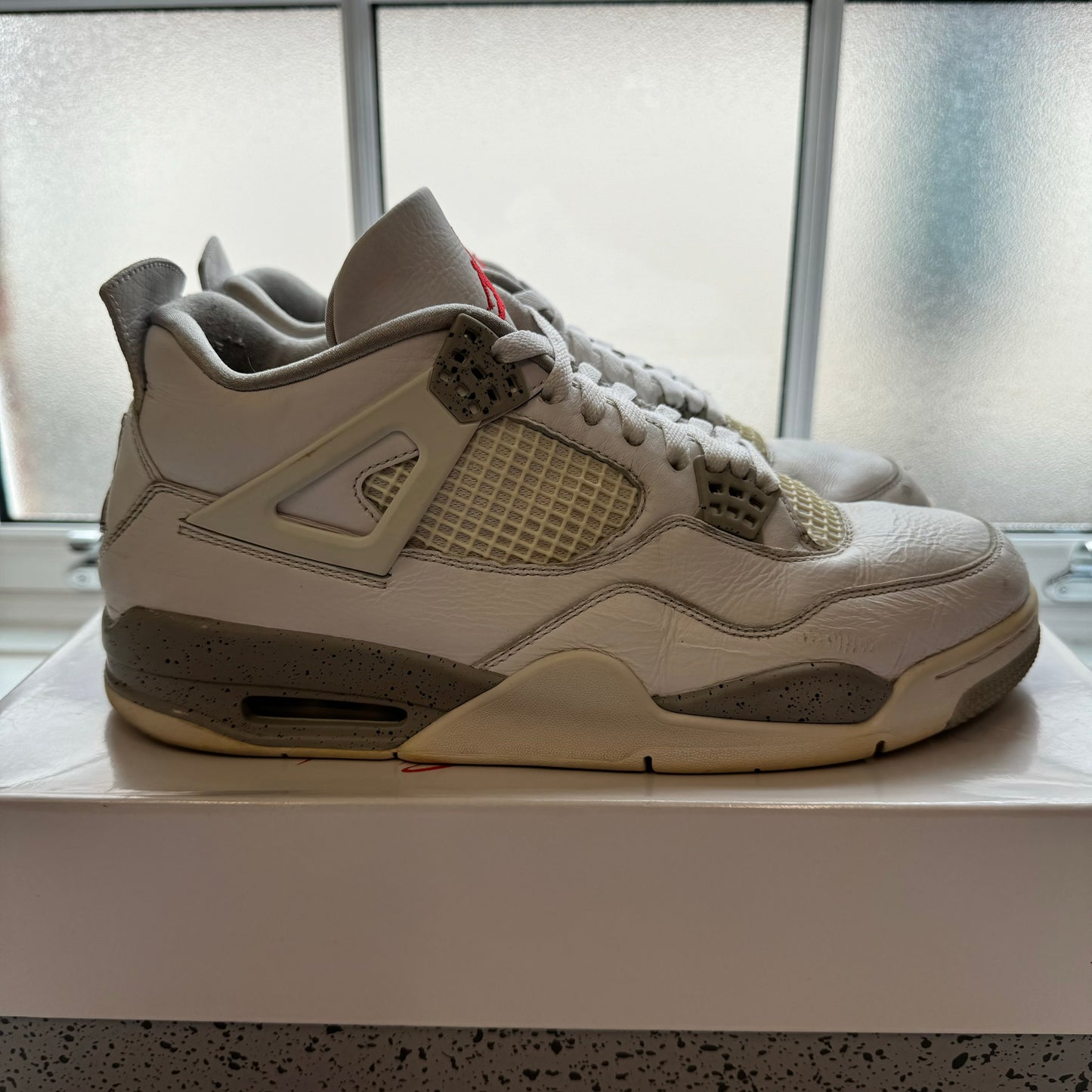 AIR JORDAN 4 WHITE OREO UK10 (USED)