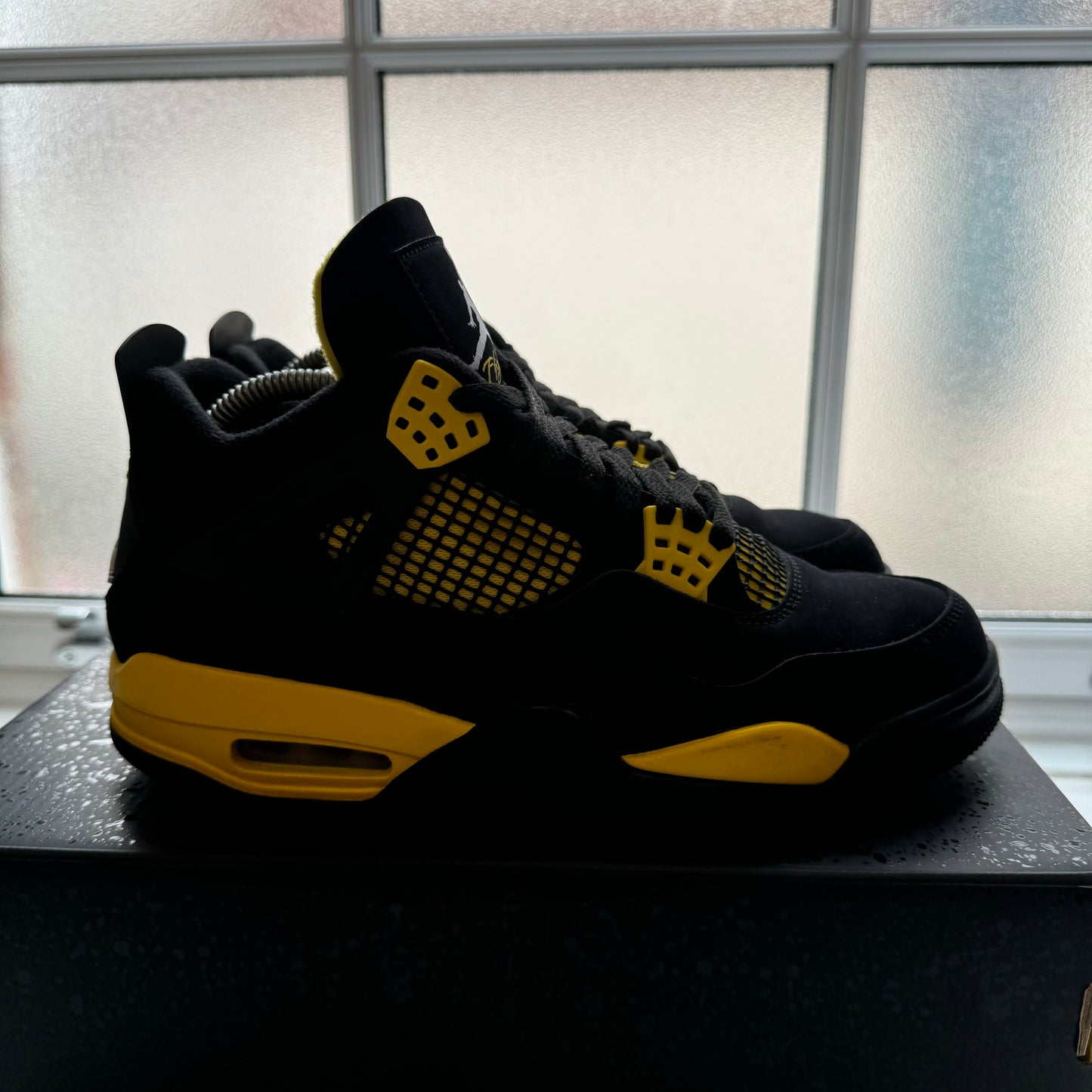 AIR JORDAN 4 YELLOW THUNDER UK7 (USED)