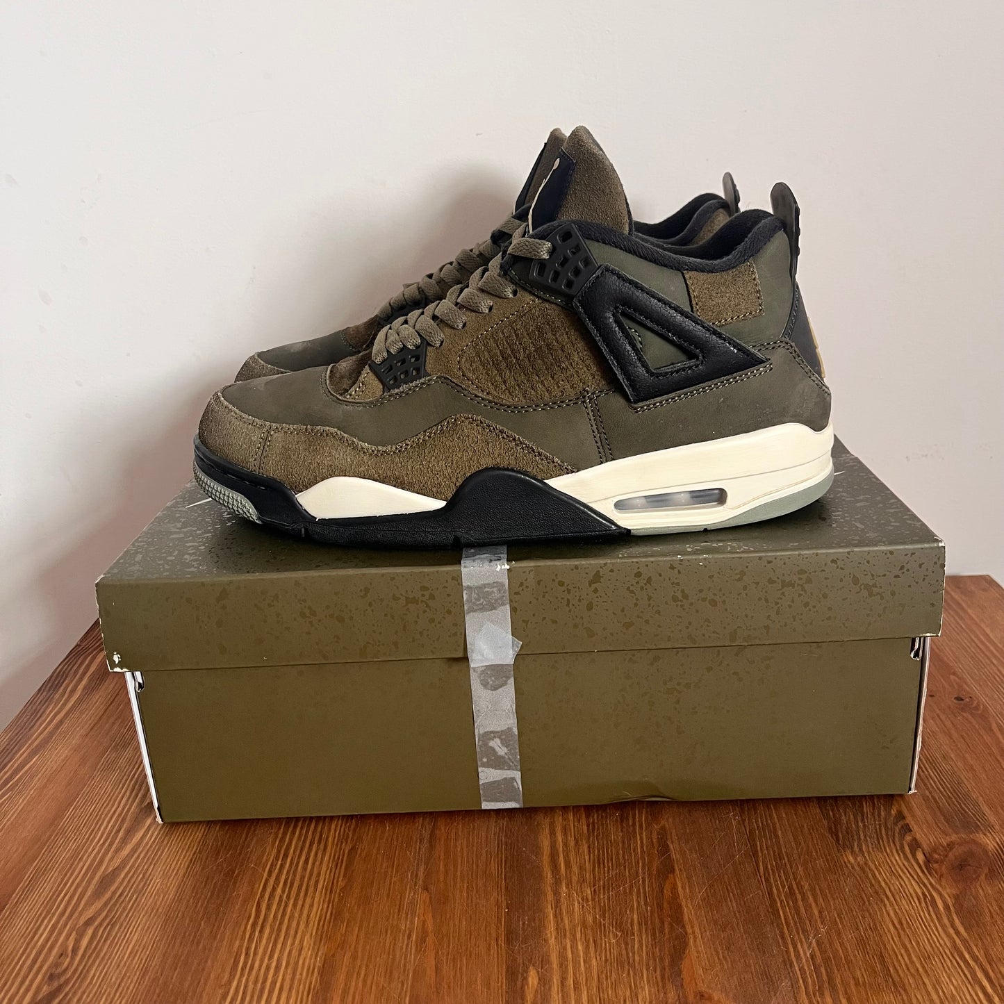 AIR JORDAN 4 CRAFT OLIVE UK10 (USED)