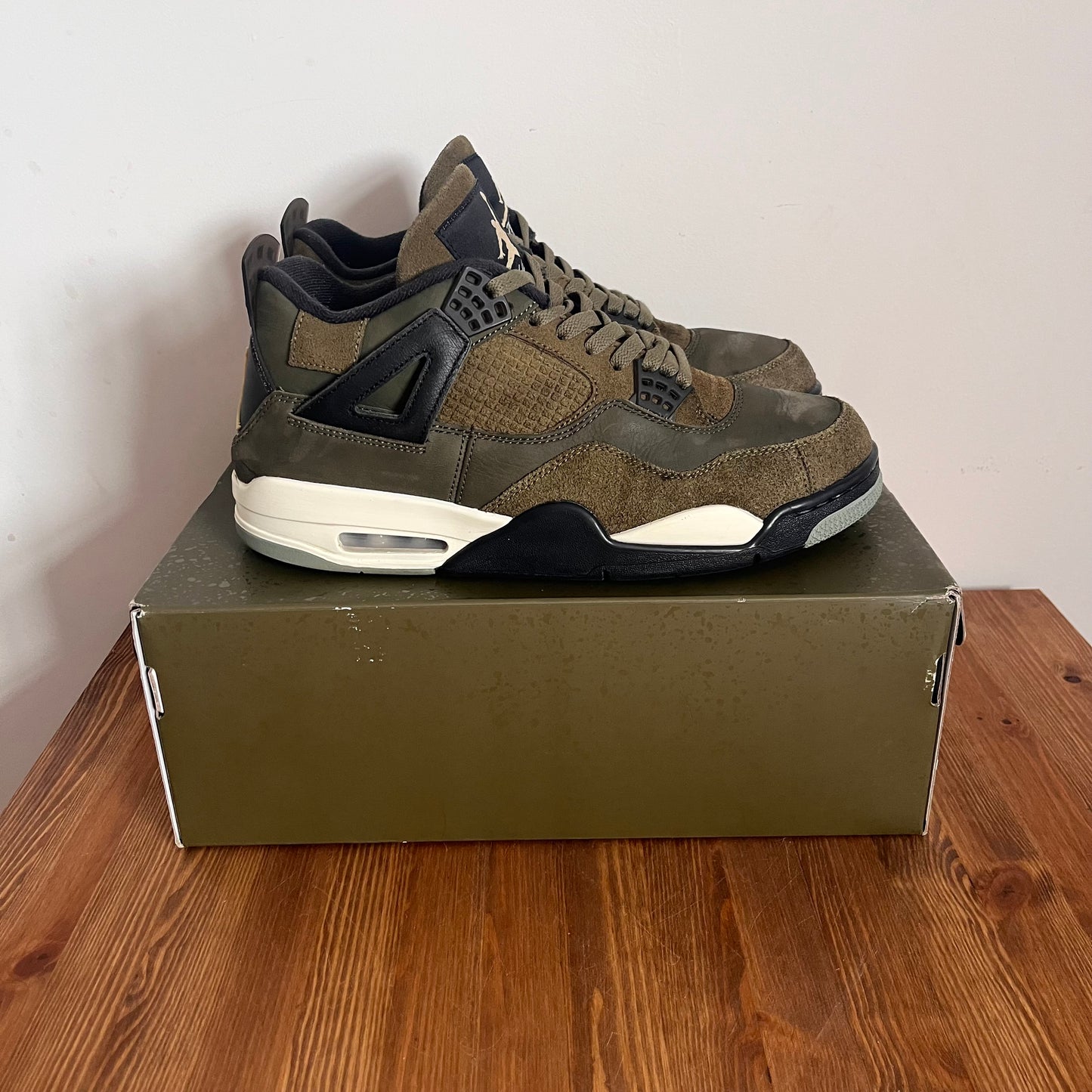 AIR JORDAN 4 CRAFT OLIVE UK10 (USED)