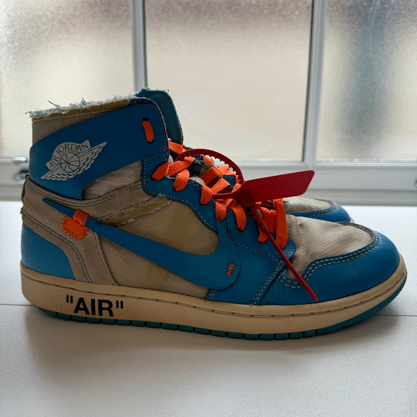 OFF WHITE X AIR JORDAN 1 HIGH UNC UK8.5 (USED)