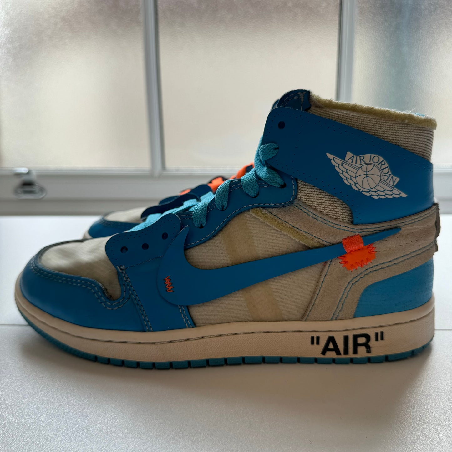 OFF WHITE X AIR JORDAN 1 HIGH UNC UK6 (USED)