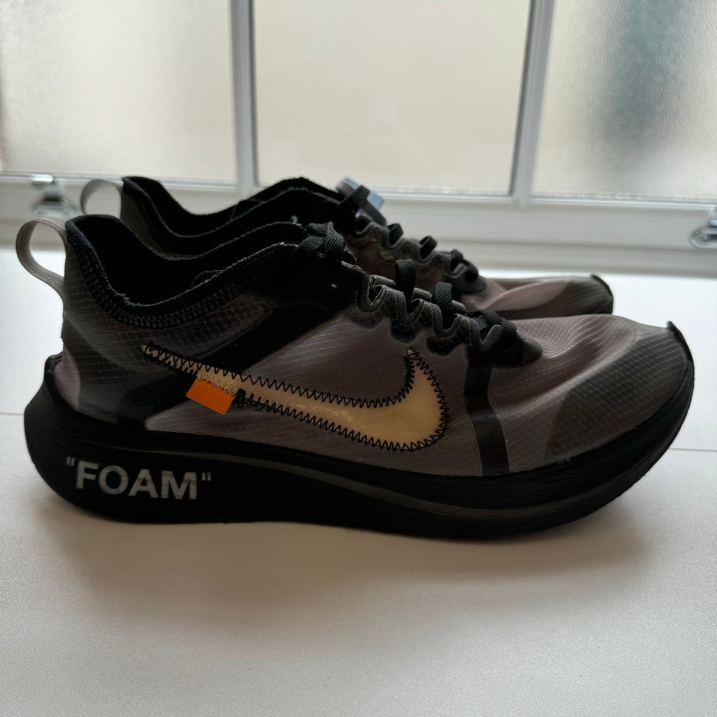 OFF WHITE X NIKE ZOOMFLY BLACK UK8.5 (USED)