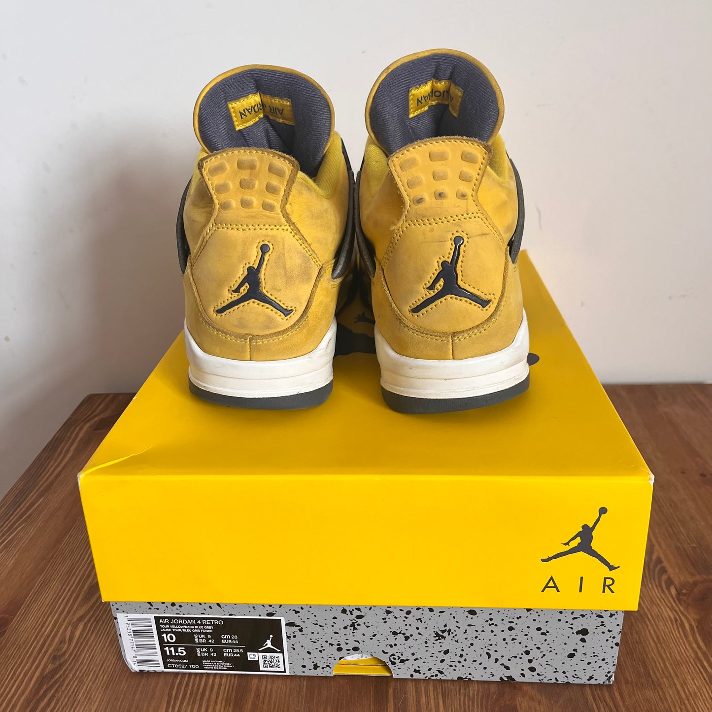 AIR JORDAN 4 LIGHTNING UK9 (USED)