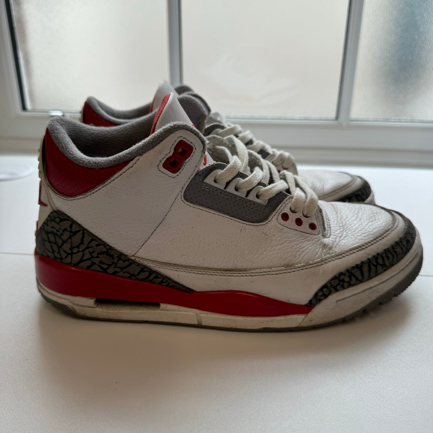 AIR JORDAN 3 FIRE RED 2022 UK7.5 (USED)