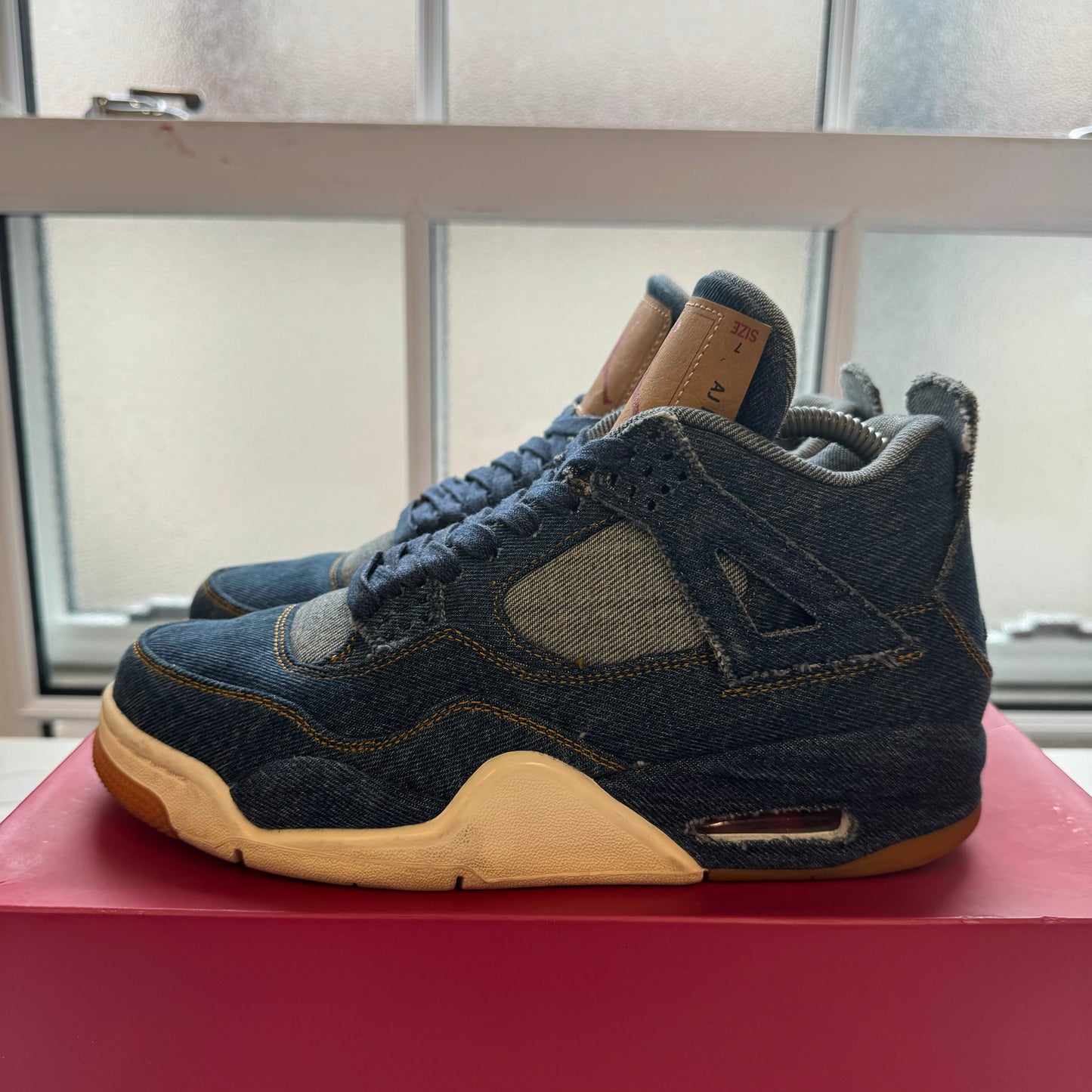 AIR JORDAN 4 LEVIS BLUE UK6 (USED)